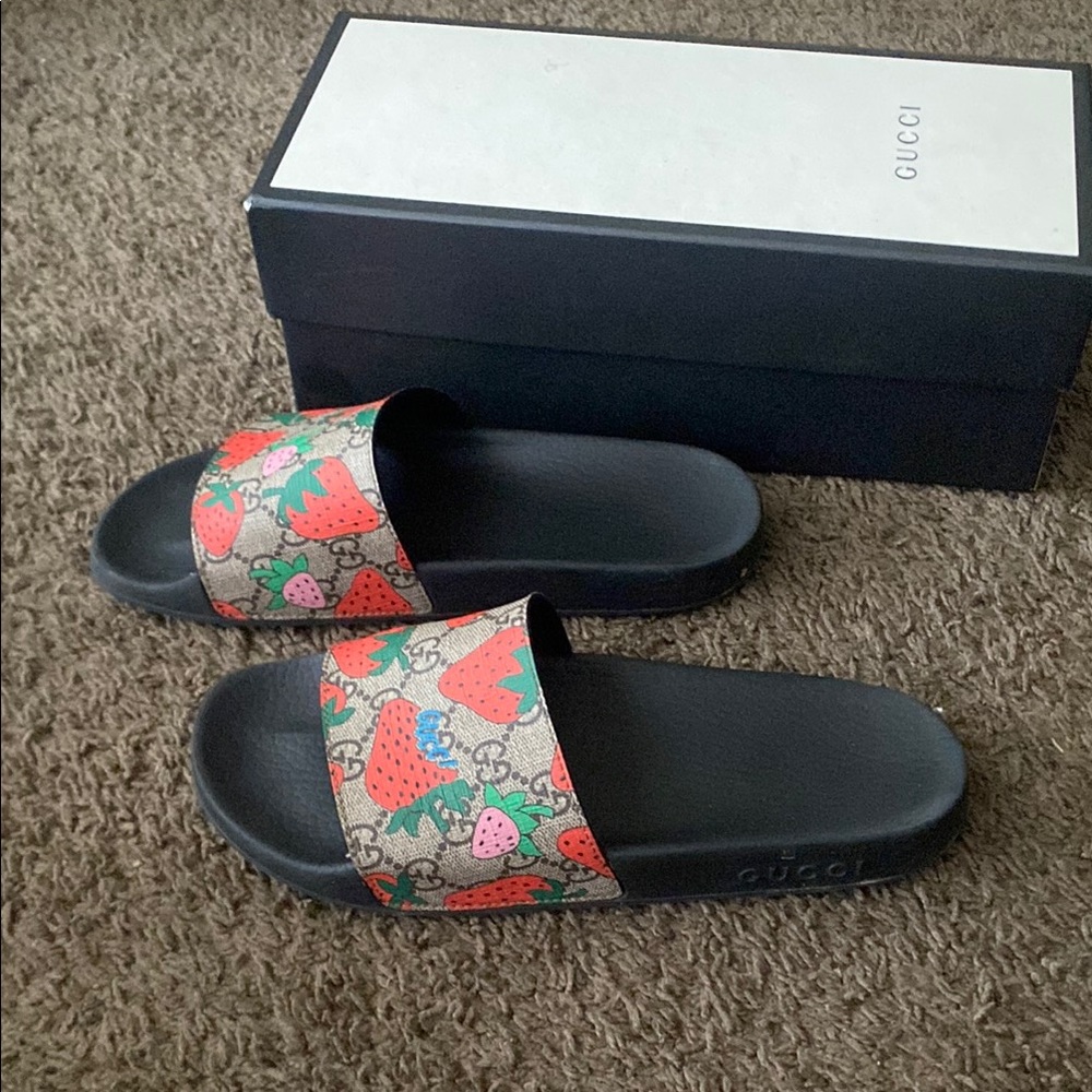 Gucci Strawberry Print Slides - Picture 4 of 5